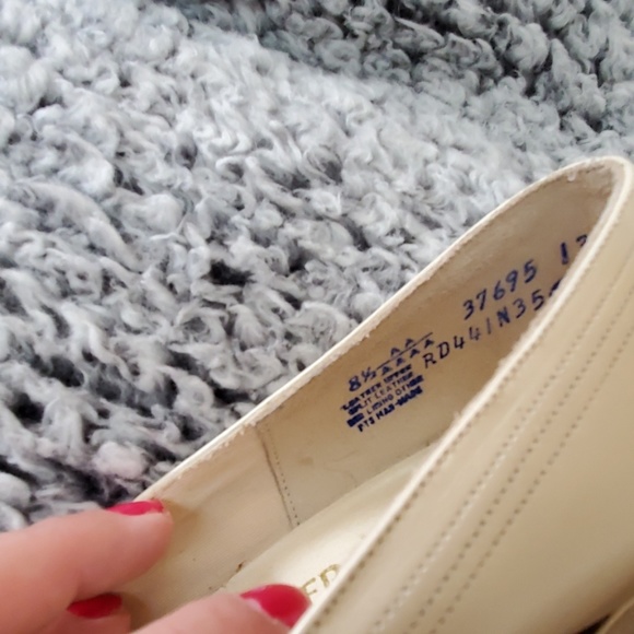 Ladies naturalizer heels 8.5 - Picture 3 of 4